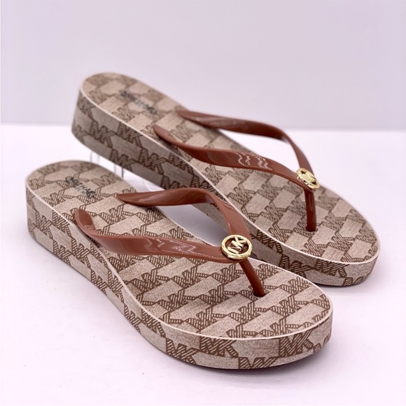 Michael Kors Bedford Logo MK
Women's Wedge Flip Flop Sandals - Picture 1 of 8